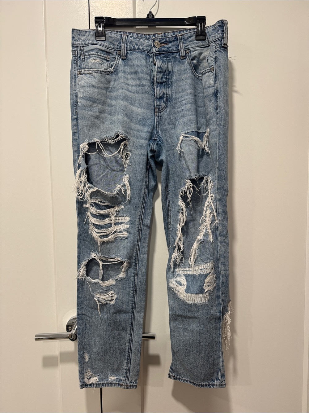 American Eagle Outfitters Light Blue Distressed Ripped Jeans